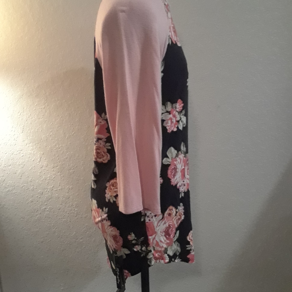Rose Patterned Baseball Tee‎ - Picture 3 of 5